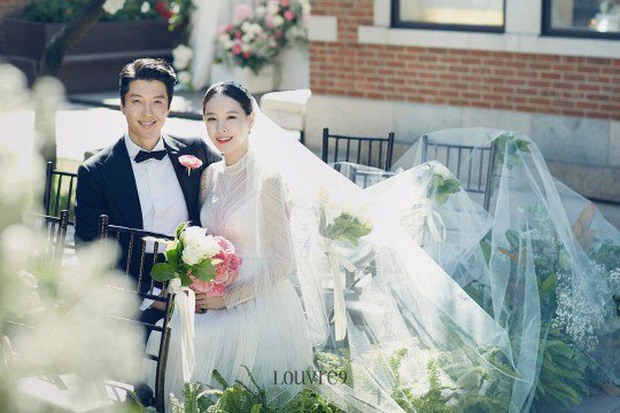 Bất chấp những ồn ào khi hôn lễ diễn ra lúc Jo Yoon Hee đang mang bầu tháng thứ 6, Lee Dong Gun vẫn khẳng định sẽ là một người chồng, người cha tốt. 