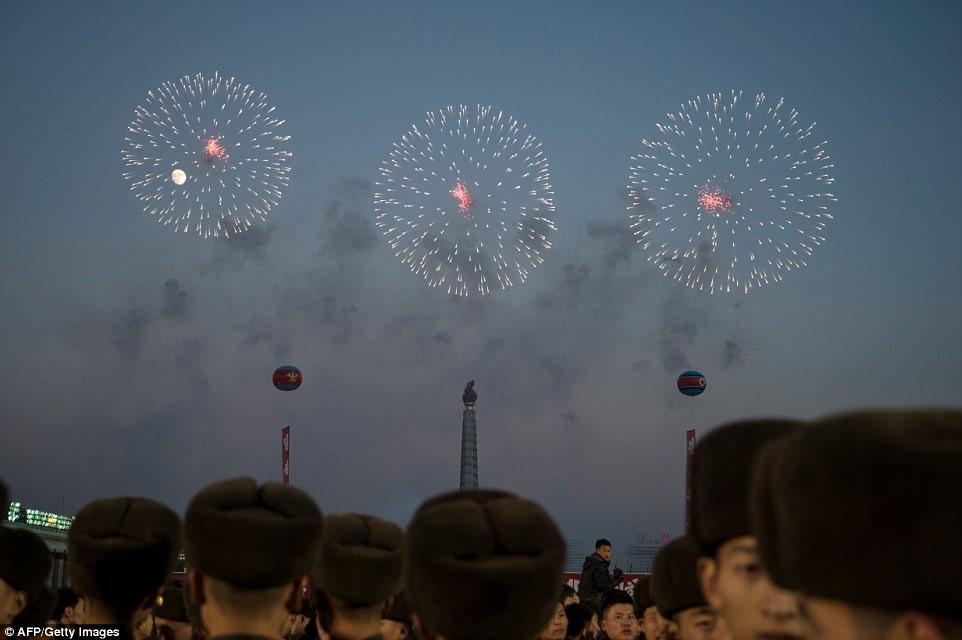 Trong các bài diễn văn tại buổi lễ, giới chức Triều Tiên đều khẳng định vụ thử tên lửa đã đưa vị thế chiến lược của Triều Tiên lên mức cao nhất. Ảnh: AFP/Getty Images