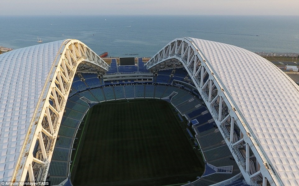 Sân Sochi, Sochi (Sức chứa: 47.659 chỗ ngồi, mở cửa trở lại năm 2013). Ban đầu, sân Sochi được dự kiến chỉ dùng cho Olympic mùa đông 2014 và Paralympic. Tuy nhiên, chính phủ Nga quyết tâm nâng cấp tiếp để phù hợp cho việc phục vụ World Cup 2018. Ảnh: FIFA.