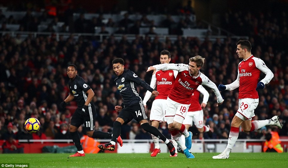 Pha lập công nâng tỷ số lên 2-0 của Lingard (số 14). Ảnh: Getty Images.