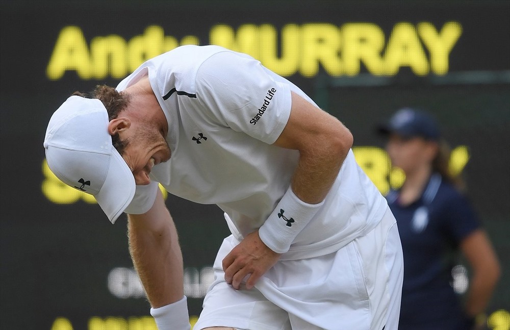 Chấn thương hông tái phát ở Wimbledon buộc Murray nghỉ thi đấu dài hạn. Ảnh: ATP.