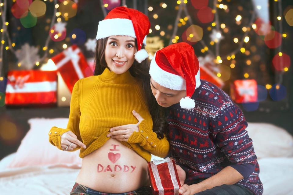Tú Vi - Văn Anh thông báo tin mang thai bằng bộ ảnh Giáng sinh