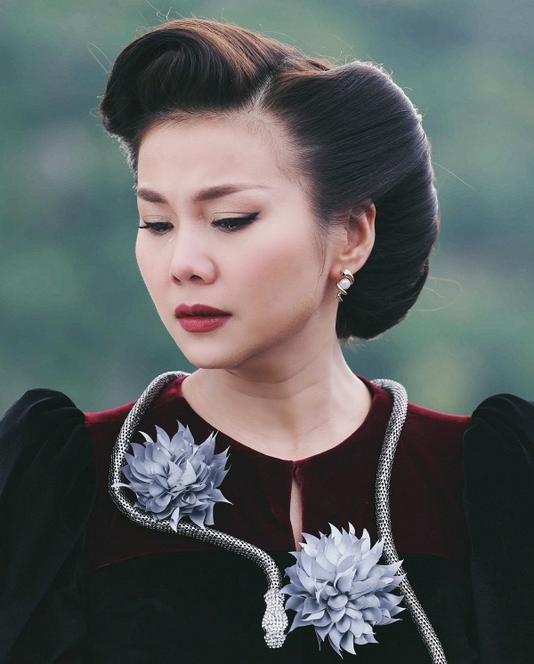Với vai diễn Ba Trân, Thanh Hằng đã hoàn toàn lột xác khi diễn trọn vẹn vai diễn một người đàn bà tàn độc máu lạnh nhưng sâu thẳm bên trong vẫn là người mẹ thương con. 