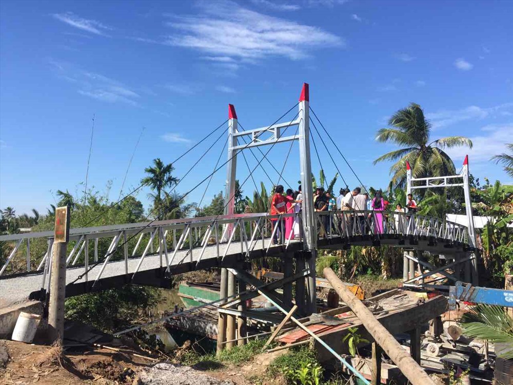 Cầu Dr Thanh – Tân Thới được đưa vào sử dụng để phục vụ bà con ngay trước khi bão Tembin đổ về