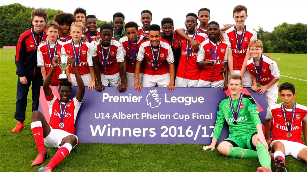 U14 Arsenal vô địch Giải ngoại hạng U14 của Anh mùa 2016-17. Ảnh: Premier League.