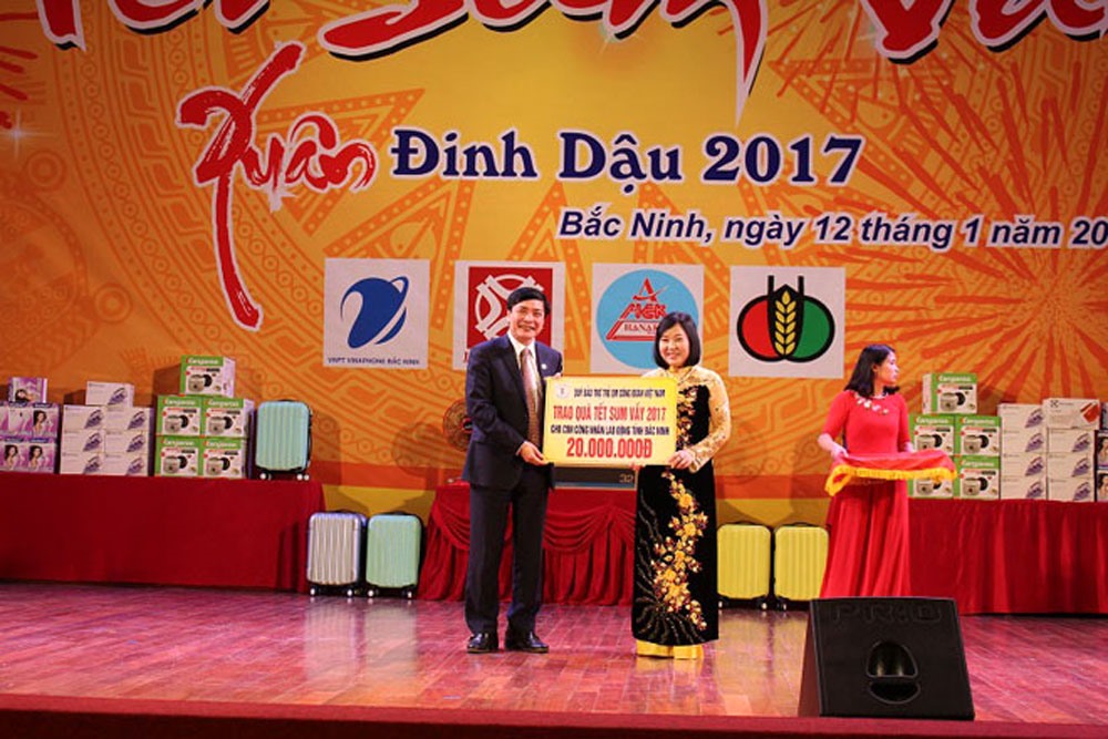 Tết sum vầy 2017 do LĐLĐ tỉnh Bắc Ninh tổ chức.