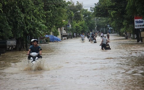 Lũ dâng cao, nhiều địa phương ở Bình Định bị ngập, học sinh được nghỉ học để đảm bảo an toàn (ảnh: Báo Giao thông)