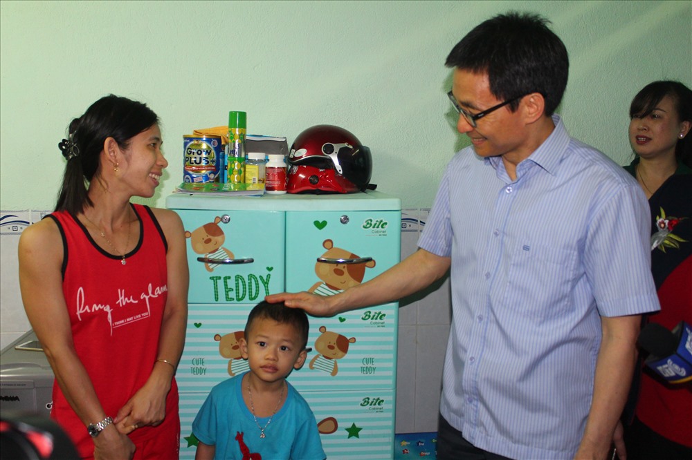 Phó thủ tướng kiểm tra một khu nhà trọ công nhân tại P.Long Bình, TP.Biên Hòa, Đồng Nai