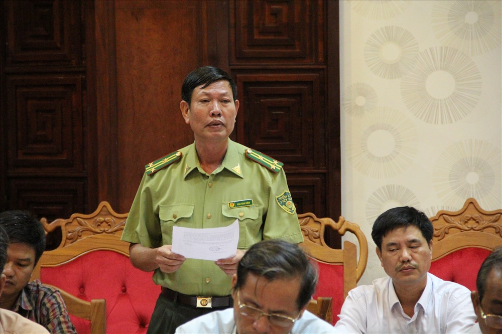 Ông Mai Văn Kiện  - Chi cục phó Chi cục Kiểm lâm tỉnh Đắk Lắk thông tin vụ phá rừng tại buổi họp báo.