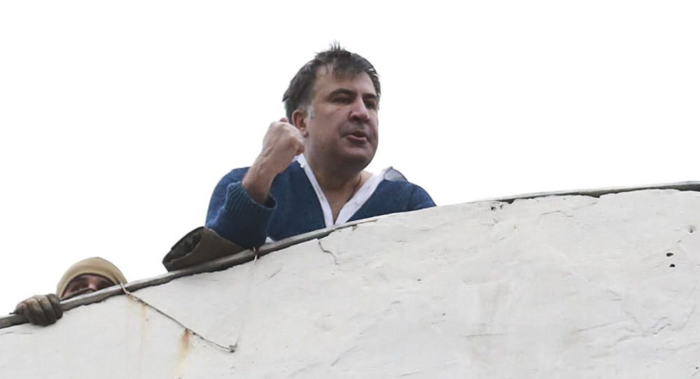 Ông Saakashvili dọa nhảy từ lầu 8. Ảnh: Reuters