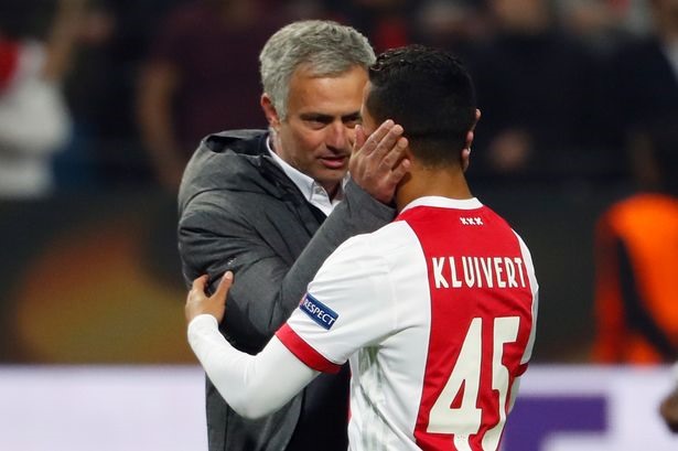 Mourinho có mối quan hệ tốt với cha con nhà Kluivert. Ảnh: Getty.