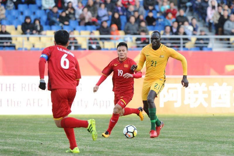 Quang Hải trong trận đấu với U23 Úc. Ảnh: MT