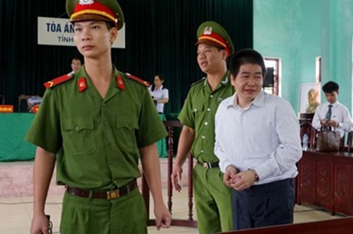 Tàng Keangnam bật khóc trong phiên tòa xét xử hồi tháng 8.2015.
