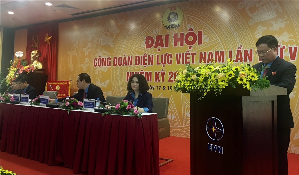Chủ tịch CĐ Điện lực Việt Nam Khuất Quang Mậu phát biểu tại Đại hội. Ảnh: Nguyễn Lương
