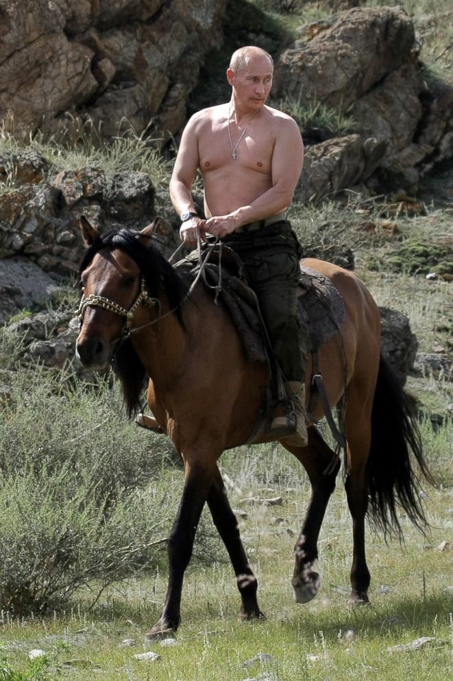 Ông Putin cởi trần ở nam Siberia năm 2009. Ảnh: AFP/Getty