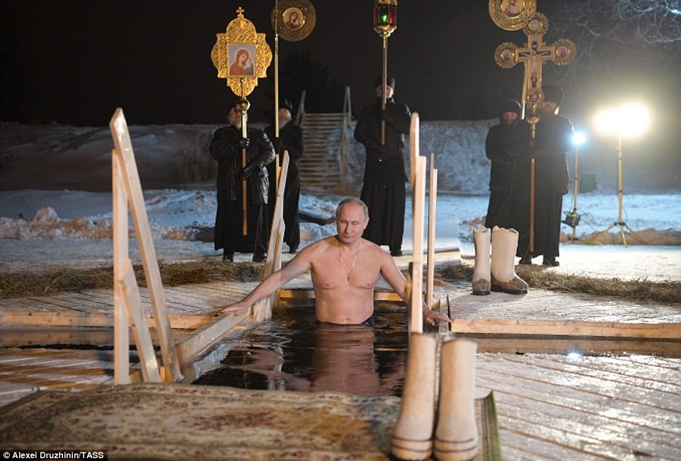 Ông Vladimir Putin đã nhiều lần cởi trần trước ống kính. Ảnh: Tass