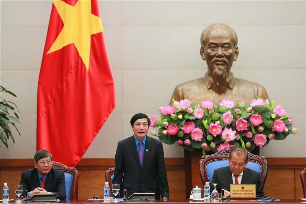 Đồng chí Trương Hòa Bình, Ủy viên Bộ Chính trị, Phó Thủ tướng Thường trực Chính phủ phát biểu tại buổi gặp mặt. Ảnh: Sơn Tùng.