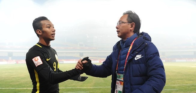 HLV Ong Kim Swee (phải). Ảnh: AFC