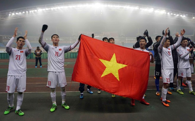 Các cầu thủ U23 Việt Nam ăn mừng chiến tích vào tứ kết. Ảnh: VFF
