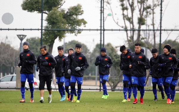 Các cầu thủ U23 VN trong buổi tập đầu tiên ở Trung Quốc. Ảnh: VFF