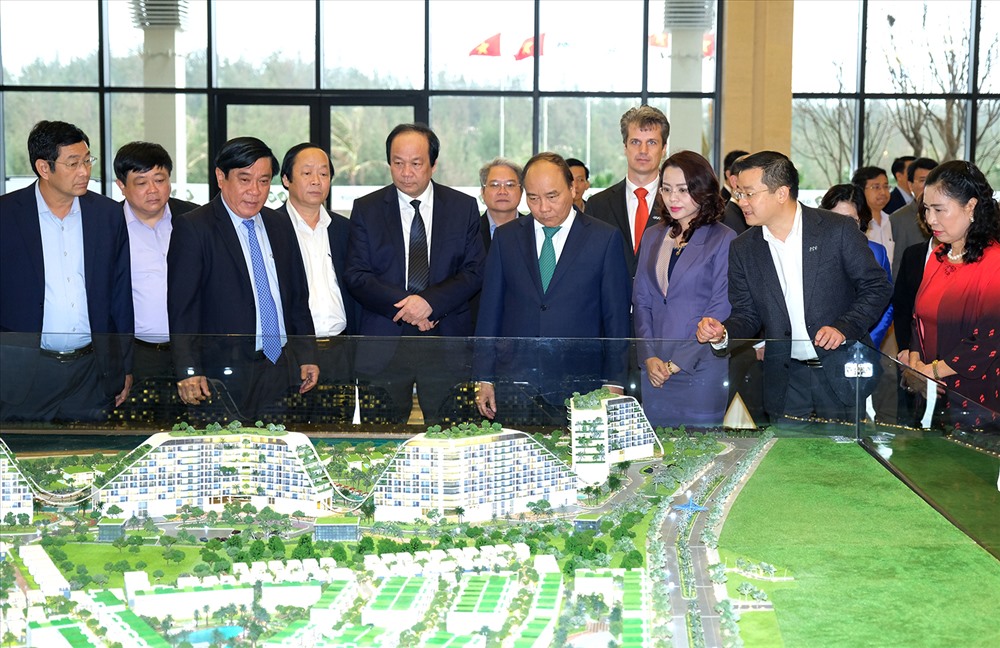 Thủ tướng Nguyễn Xuân Phúc thăm quần thể du lịch nghỉ dưỡng sinh thái FLC Quy Nhơn. Ảnh: VGP/Quang Hiếu