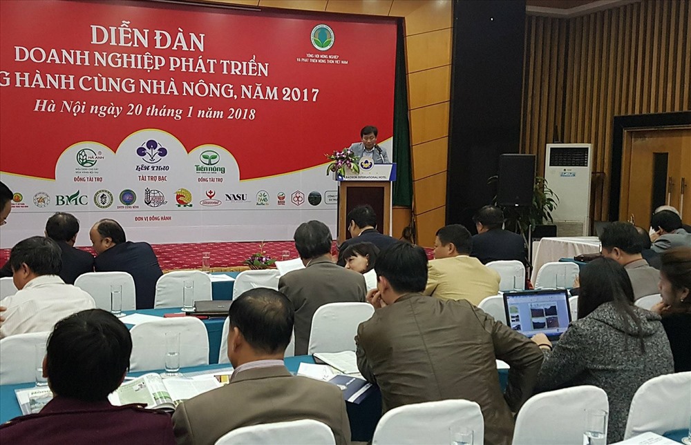 Diễn đàn DN  phát triển đồng hành cùng nhà nông năm 2017 do Tổng Hội Nông nghiệp Việt Nam tổ chức chiều 20.1. Ảnh: Kh.V