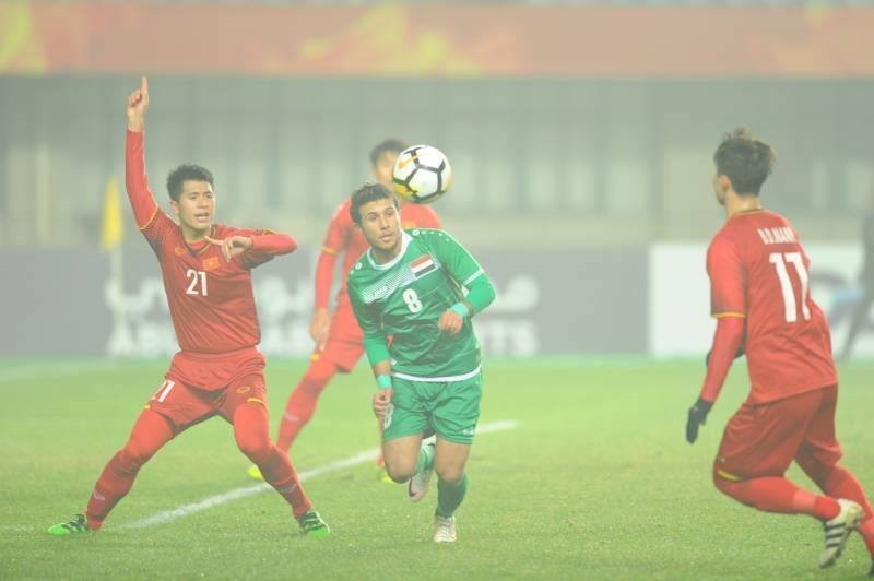 U23 Iraq được hưởng quả phạt 11m có phần nặng tay của trọng tài với U23 Việt Nam. Ảnh: M.T