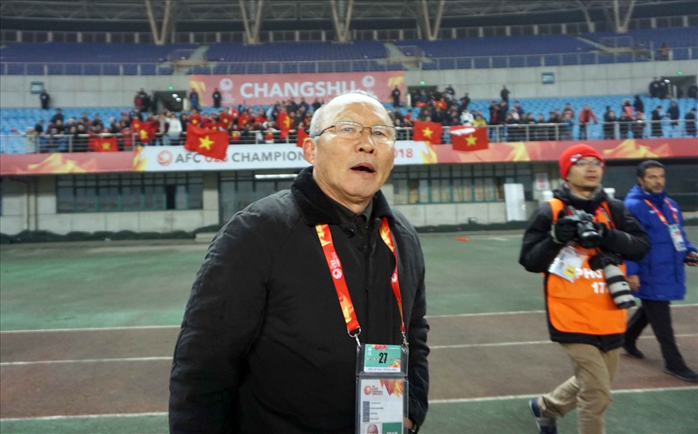 HLV Park Hang-seo tuyên bố không quan tâm đến tiền thưởng và U23 Việt Nam chơi vì danh dự, tự trọng và tự hào. Ảnh: Hữu Phạm