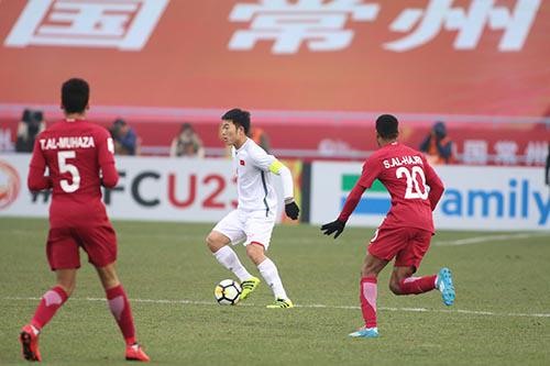 U23 Việt Nam đang gặp bất lợi sau bàn thua trên chấm 11m trước U23 Qatar ở trận Bán kết. Ảnh: 24h.com.vn