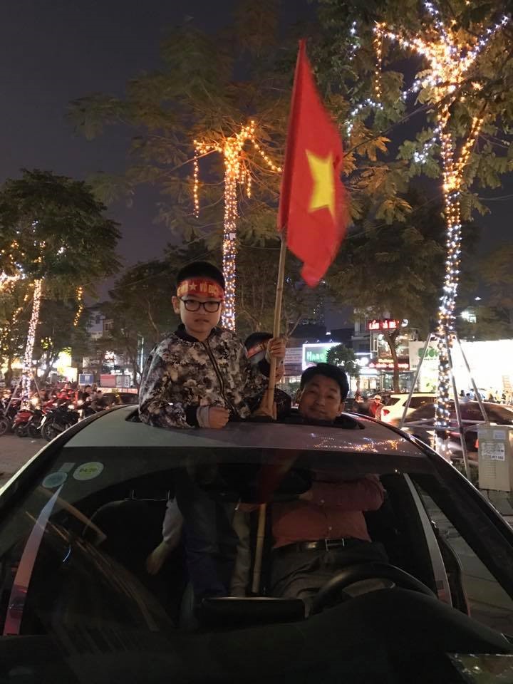 Người hâm mộ nhí sẵn sàng ra đường cổ vũ cho đội tuyển U23 Việt Nam