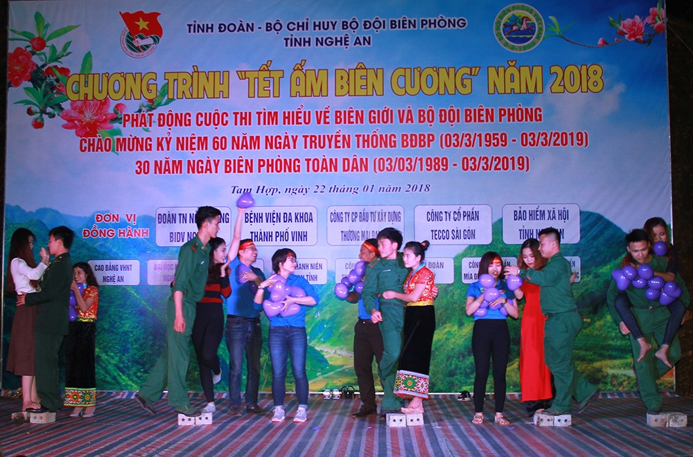 Các đơn vị tổ chức chương trình “Tết ấm biên cương” năm 2018 và phát động Cuộc thi tìm hiểu về biên giới tại Nghệ An. ảnh:CT