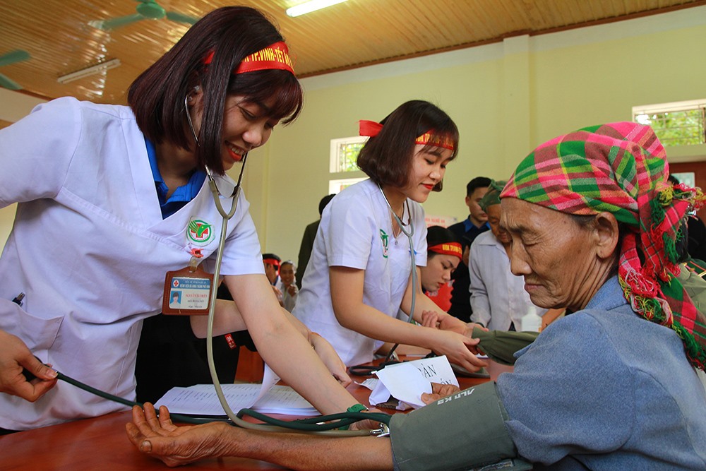 Chương trình đã khám chữa bệnh và cấp phát thuốc cho 420 bà con xã Tam Hợp, huyện Tương Dương. ảnh:CT