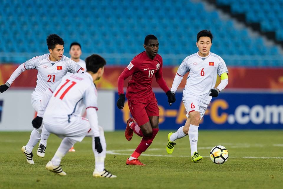 Chiến thắng U23 Việt Nam (áo trắng) trước U23 Qatar (áo đỏ) đến theo cách không hề dễ dàng. Ảnh: AFC.