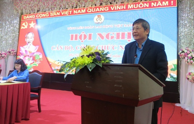 Đồng chí Trần Thanh Hải - Phó Chủ tịch thường trực Tổng LĐLĐVN, Thủ trưởng Cơ quan Tổng LĐLĐVN báo cáo tại Hội nghị. Ảnh: Xuân Trường