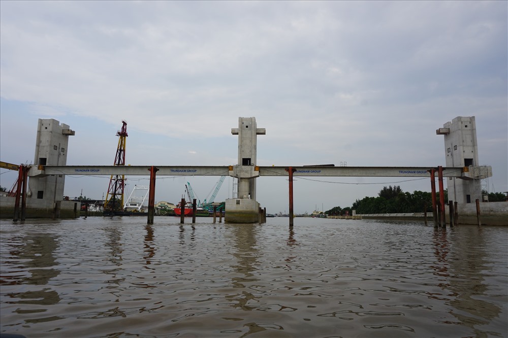 Cống ngăn triều Phú Xuân (kênh Rạch Đỉa) hiện đã hoàn thành được 70%