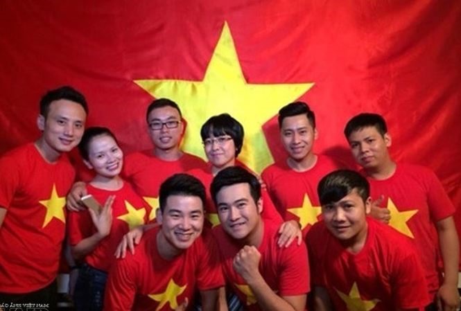 Minh Quân và các nghệ sĩ tham gia MV “Tôi yêu bóng đá”