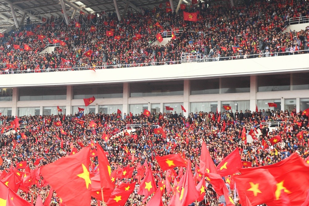 Rừng cờ hoa tại sân vận động Mỹ Đình.