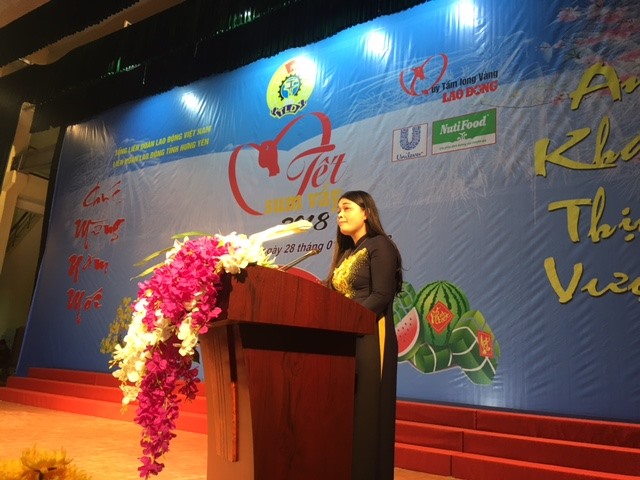 Chủ tịch LĐLĐ tỉnh Hưng Yên Nguyễn Thị Thanh Tuyết phát biểu khai mạc chương trình.