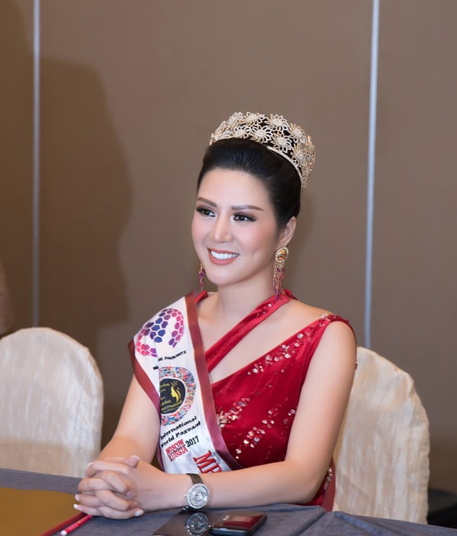 Vừa qua, Hoa hậu Đinh Hiền Anh đã có mặt đảo quốc xinh đẹp Singapore trong vai trò giám khảo cuộc thi Miss & Mrs India International. Ảnh:  Nguyễn Vũ.