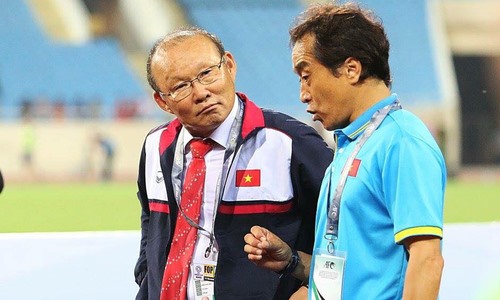 Trợ lí Lee Young-jin là người đửaa những lời khuyên cho HLV Park Hang-seo ở nhừng thời điểm quyết định của U23 Việt Nam. 