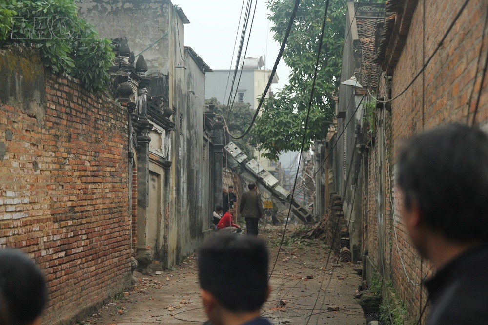 4h30 sáng 3/1, một tiếng nổ lớn bất ngờ phát ra tại thôn Quan Độ, xã Văn Môn, huyện Yên Phong, tỉnh Bắc Ninh vùi lấp 5 ngôi nhà