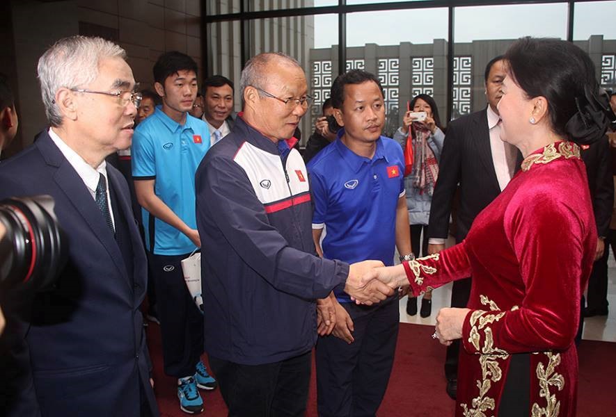 Chủ tịch Quốc hội gặp mặt đội bóng đá U23 Việt Nam (Ảnh: NT)