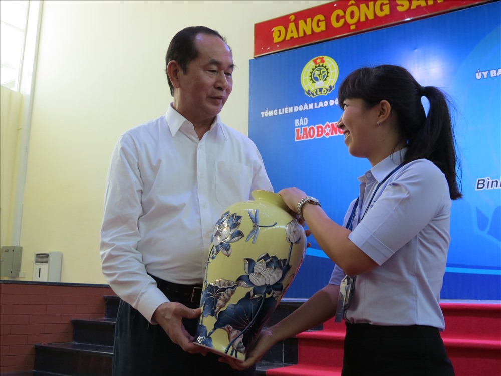 Món quà mà đại diện CNLĐ gửi đến Chủ tịch Nước Trần Đại Quang