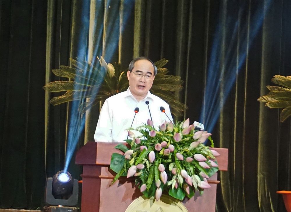 Bí thư Thành ủy TPHCM Nguyễn Thiện Nhân phát biểu tại buổi họp mặt.