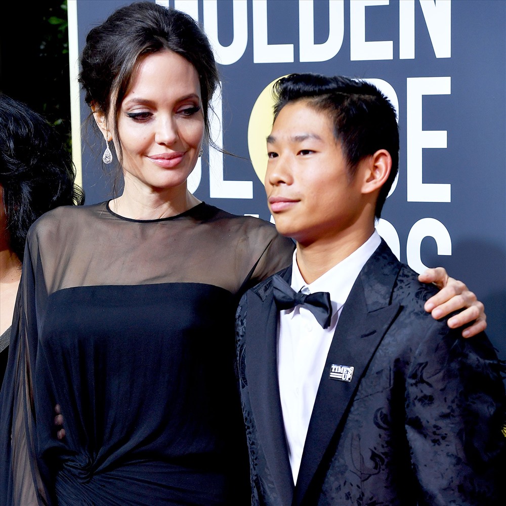 Sau khi ly hôn Brad pitt, Angelina Jolie được quyền nuôi cả 6 người con, trong đó nữ diễn viên chỉ đưa Pax Thiên đi cùng tới lễ trao giải danh giá này.