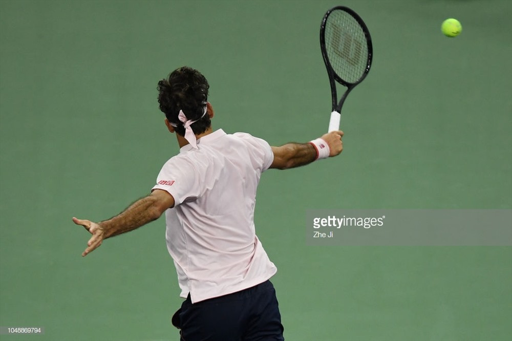 Những cú trái tay thương hiệu đã giúp Federer làm chủ set 1. Ảnh: Getty.