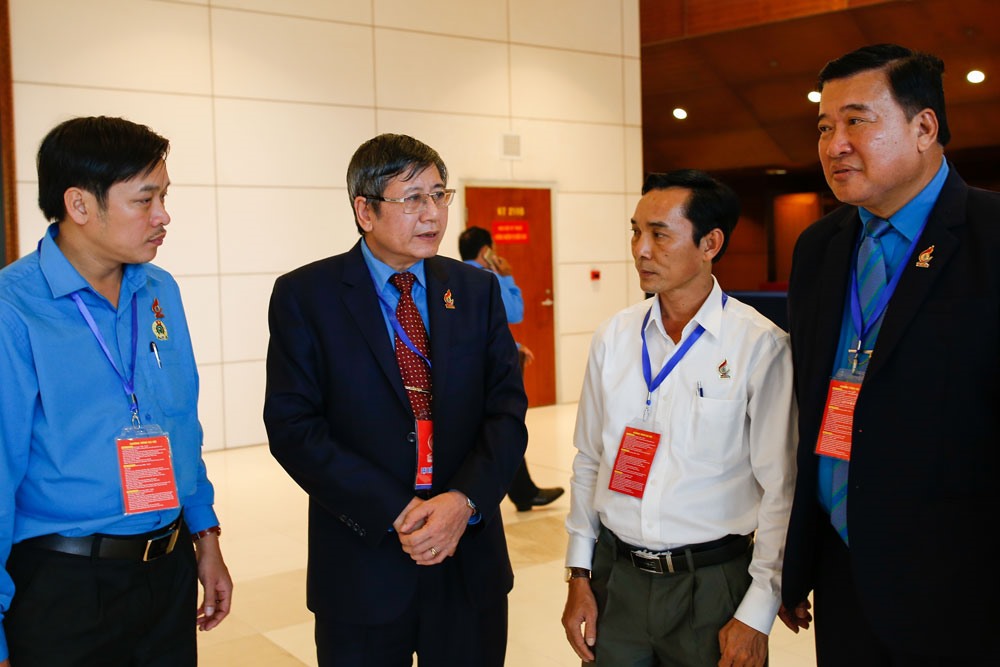 Phó Chủ tịch Tổng LĐLĐVN Trần Thanh Hải cùng các đại biểu dự ĐH XII Công đoàn Việt Nam. Ảnh: SƠN TÙNG
