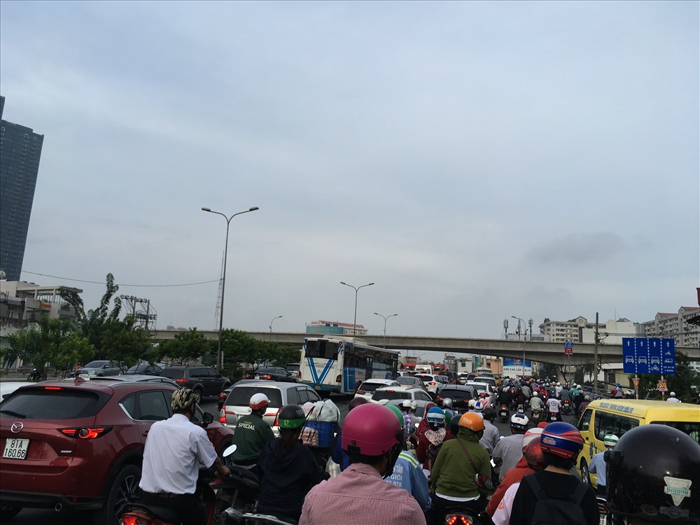 Tạm đóng cửa hầm Thủ Thiêm, đường Nguyễn Hữu Cảnh kẹt nghiêm trọng