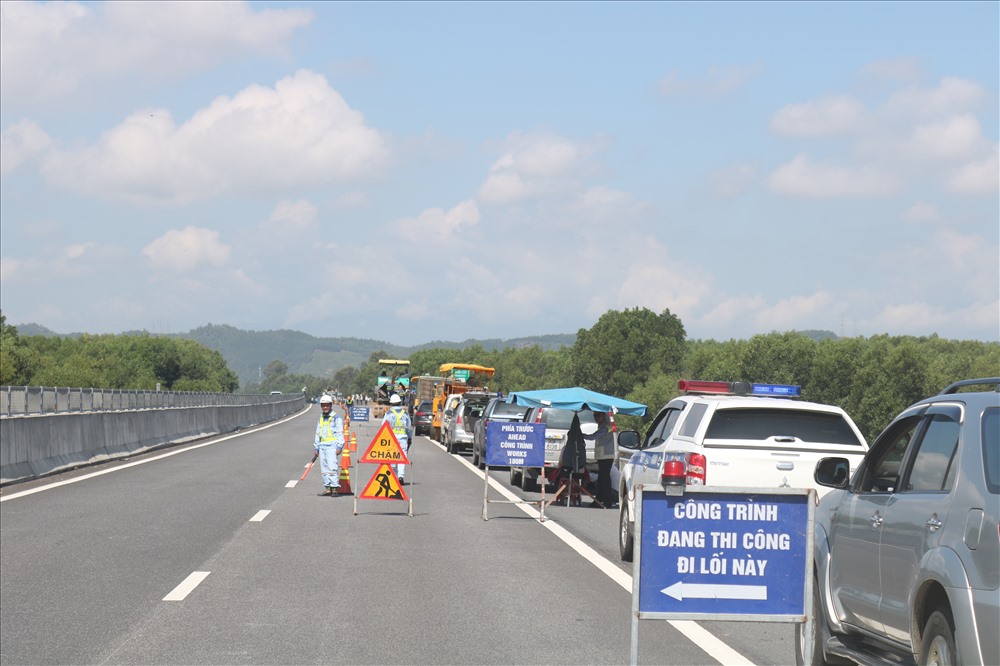 Các lực lượng CSGT cũng được huy động để đảm bảo an toàn giao thông trong quá trình thi công