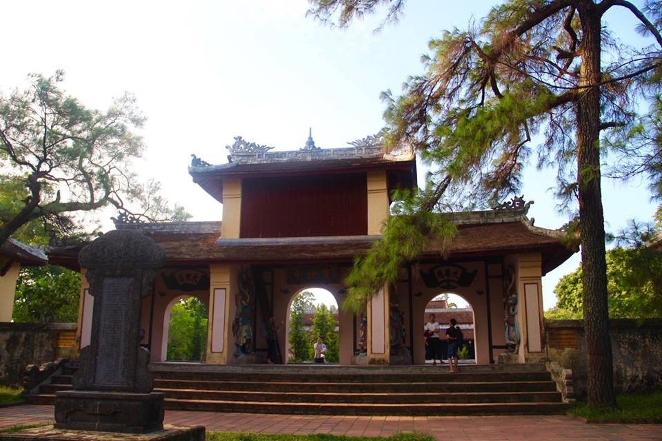 Cổng Tam Quan chùa Thiên Mụ. Ảnh: PĐ.